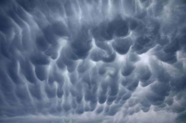 Alassio, talya'da mammatus bulutlar.           
