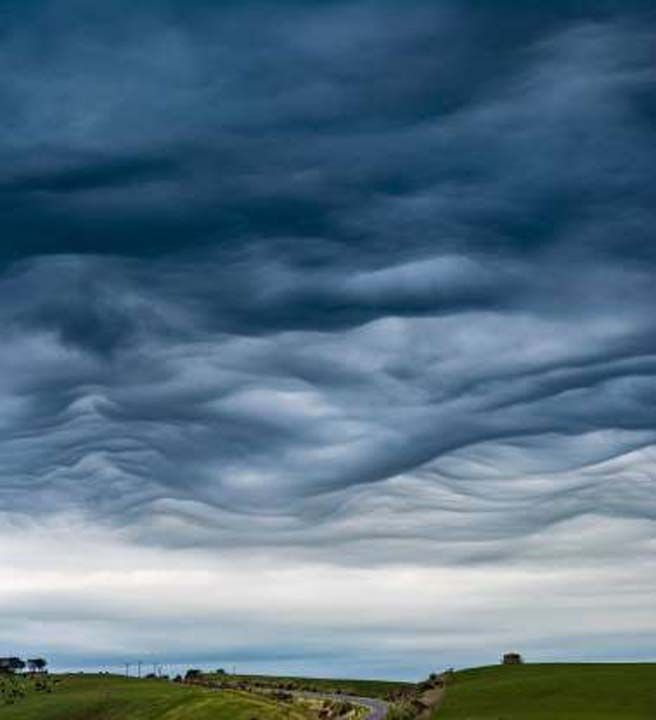 Aranga, Yeni Zelanda'da ar dramatik mammatus bulutlar.          
