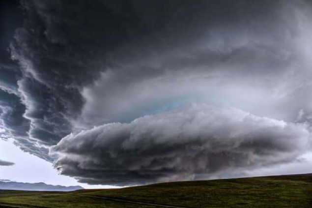 Montana, ABD'de UFO'yu andran frtna bulutlar.           