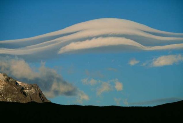 Arjantin'de bulunan Los Glaciares Ulusal Park'nda altokmls bulutlar.  