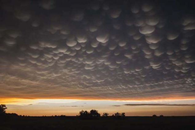 Nebraska, ABD'de mammatus bulutlar.         