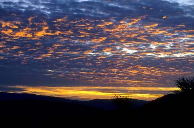 Gn doumunda altokmls bulutlar, Serengeti, Kuzey Tanzanya.          