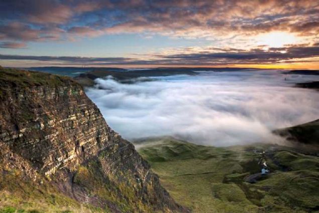 Hope Vadisi'nde alalm bulutlar, ngiltere.         