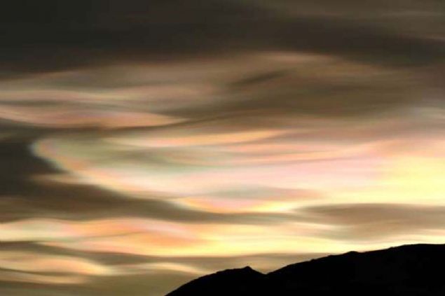 Antarktika'dan bir sedef bulutu manzaras.           