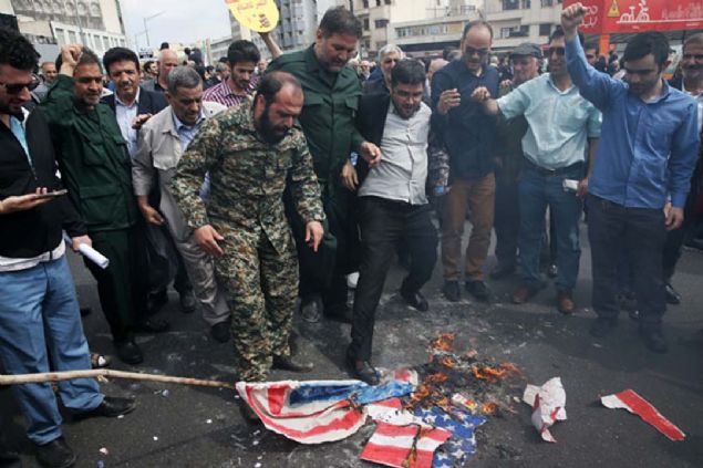 Wall Street Journal, Trump ynetiminin en sk destekisi olan Kongre yelerinin bile Ortadou'daki askeri hazrlklar, diplomatik personelin ksmen geri ekilmesine ilikin kararlar ve yaplan uyarlar konusunda daha fazla bilgi talep ettiini bildiriyor.    