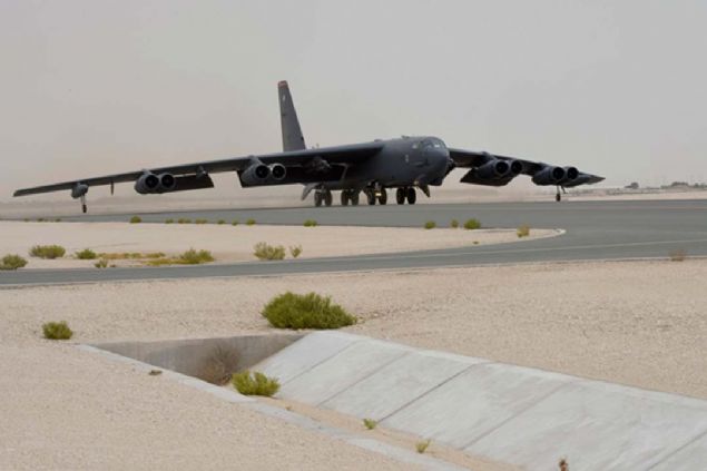 Bombardman uaklar B-52'ler ve dier jetler ise, Katar'daki ABD ssnden ran'a gzda veriyor.        