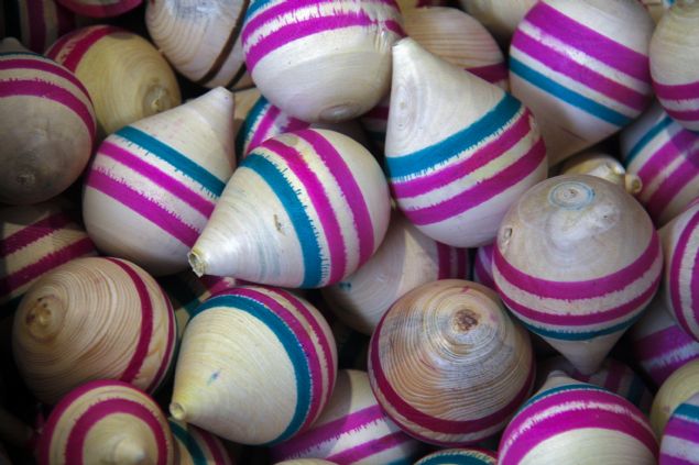 Eski oyuncaklara ilginin azaldn vurgulayan Demirba, rettii topalar internetten, fuarlarda ve atlyesinde ald siparilere gre Trkiye'nin her tarafna gnderdiini dile getirdi.  