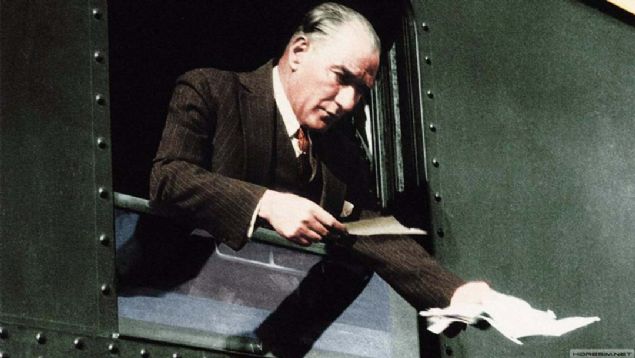 'Genler cesaretimizi takviye ve idame eden sizlersiniz. Siz, almakta olduunuz terbiye ve irfan ile insanlk ve medeniyetin, vatan sevgisinin, fikir hrriyetinin en kymetli timsali olacaksnz. Ykselen yeni nesil, istikbal sizsiniz. Cumhuriyeti biz kurduk, onu ykseltecek ve yaatacak sizsiniz.'       