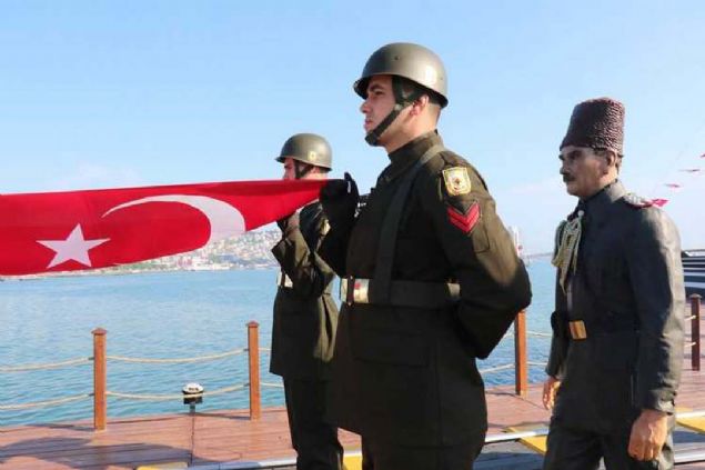 Ulu �nder Mustafa Kemal Atat�rk'�n Kurtulu� M�cadelesini ba�latmak i�in 18 silah arkada��yla birlikte Band�rma Vapuruyla 19 May�s 1919'da Samsun'a geli�inin 100'�nc� y�l d�n�m� d�zenlenen programlarla kutlanmaya ba�land�.  