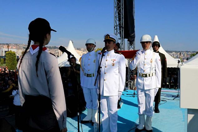 Ard�ndan sayg� duru�unda bulunulup �stiklal Mar�� okundu.  