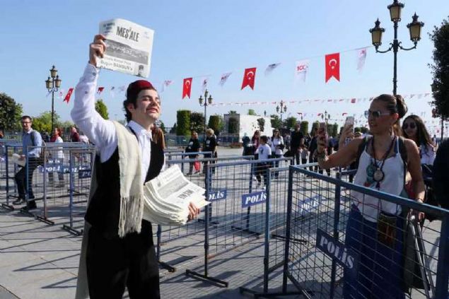 Atat�rk'� Anma, Gen�lik ve Spor Bayram� kutlamalar�yla birlikte d�zenlenen etkinliklere Samsunlular yo�un ilgi g�sterdi.   