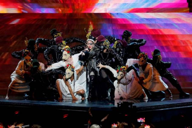 Madonna ise Eurovision performansyla ilgili Instagram hesabndan yapt aklamada, 'Madame ❌ bir zgrlk savasdr. Bar ve birlik arsn dnyaya yayma frsat bulduum iin minnettarm' dedi. 