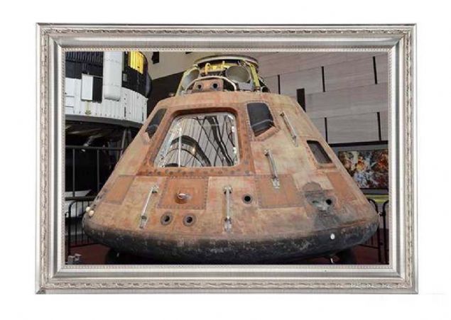 Mzede belki de en fazla ilgi gren ise uzay mekii Discovery. <br><br>  lk kez 1984'te uzaya frlatlan, dnya yrngesinde 5,750 defa dndkten, 238 milyon kilometre yol kat ettikten ve uzayda 365 gn geirdikten sonra 2011'de emekliye ayrlan uzay mekii btn grkemiyle mzede dikkatleri zerine ekiyor.             