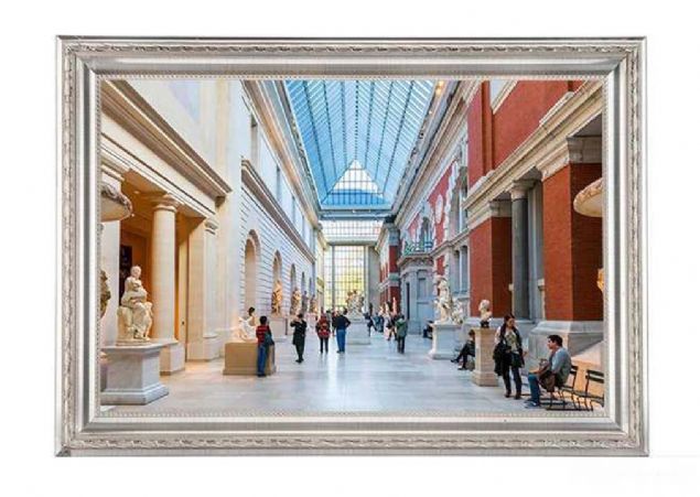 Mzenin kalc koleksiyonu, klasik antik ve eski Msr'dan gelen eserler, hemen hemen tm Avrupa ustalarndan gelen tablolar, heykeller ve kapsaml bir Amerikan ve modern sanat koleksiyonundan oluur.  <br><br>  Metropolitan Mzesi, Afrika, Asya, Okyanus, Bizans, Hint ve slam sanatndan oluan geni bir koleksiyonu barndrmaktadr.   <br><br>  Mze mzik aletleri, kostmler ve aksesuar koleksiyonlarnn yan sra dnyann drt bir yanndan antik silah ve zrh rnekleri de bulundurmaktadr.         