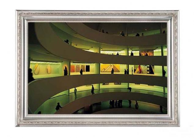 Guggenheim, ksa sre iinde 150'ye yakn eserden oluan bir koleksiyona sahip oluyor ve 1930'lar boyunca farkl dnemlerde New York'taki Plaza Hotel'in odalarnda halka ak mini-sergiler alyor. <br><br>  Yalnzca bu sanat koleksiyonunu ynetmek ve gelitirmek iin deil, sanat eitimini ve halkn sanata olan ilgisini tevik etmek amacyla 1937'de bir vakf kurulmasna karar veriliyor.  <br><br>  1939 ylnda vakf, Guggenheim koleksiyonun srekli olarak halka ak bir ekilde sergilenebilmesi iin New York'ta bir bina kiralyor ve bu mzeye 'The Museum of Non-Objective Painting / Objektif Olmayan Resim Mzesi' ad veriliyor.           