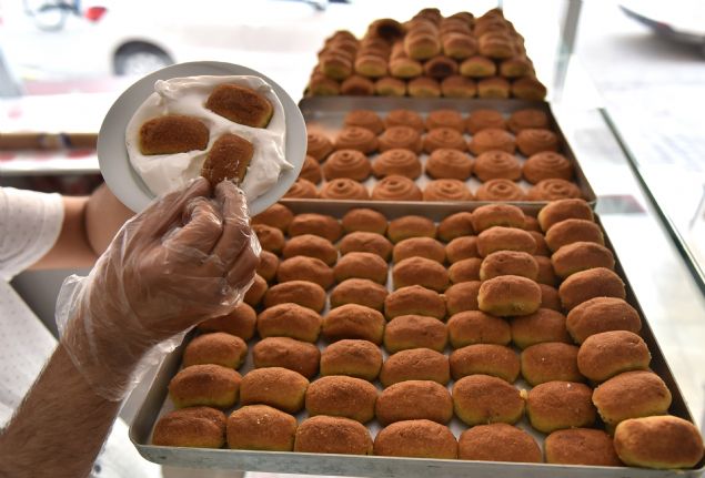 Kzltan, kentin son dnemlerde yresel rnler adna ald corafi iaret tescil belgeleriyle gastronomi alannda ataa getiinin altn izerek, Mersin kerebiini uluslararas birok platformda tantp, rnn adn dnyaya duyuracaklarn szlerine ekledi.  