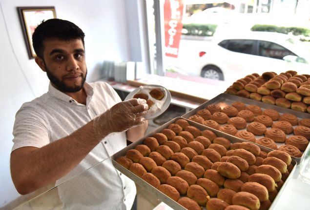 Mersin Ticaret ve Sanayi Odasnn (MTSO) nclnde yrtlen almalarla, doall ve hafifliiyle damaklar tatlandran kerebie Trk Patent ve Marka Kurumu tarafndan kentin adyla corafi iaret tescil belgesi verildi.  