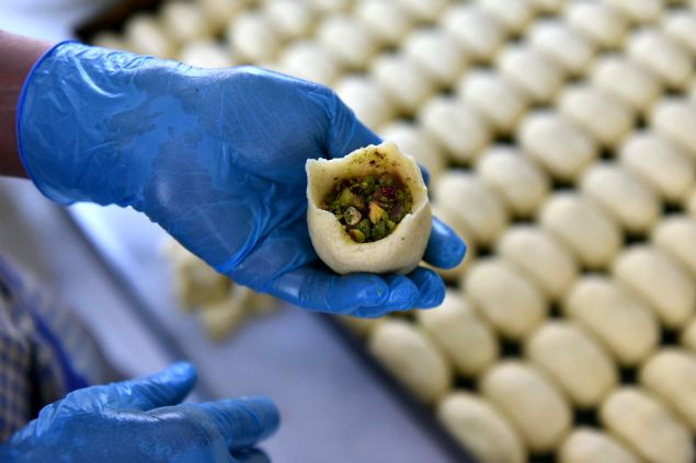 YILIN HER DNEMNDE TALEP GRYOR  <br><br>  Kentte 1978 ylndan bu yana kerebi retimini yapan bir firmann iletmecesi Zlkf Ta da gemite sadece 'Ramazan tatls' olarak bilinen rnn son yllarda farkl kentlerden gelen taleplerle yln 12 aynda da tketilmeye balandn aktard.  