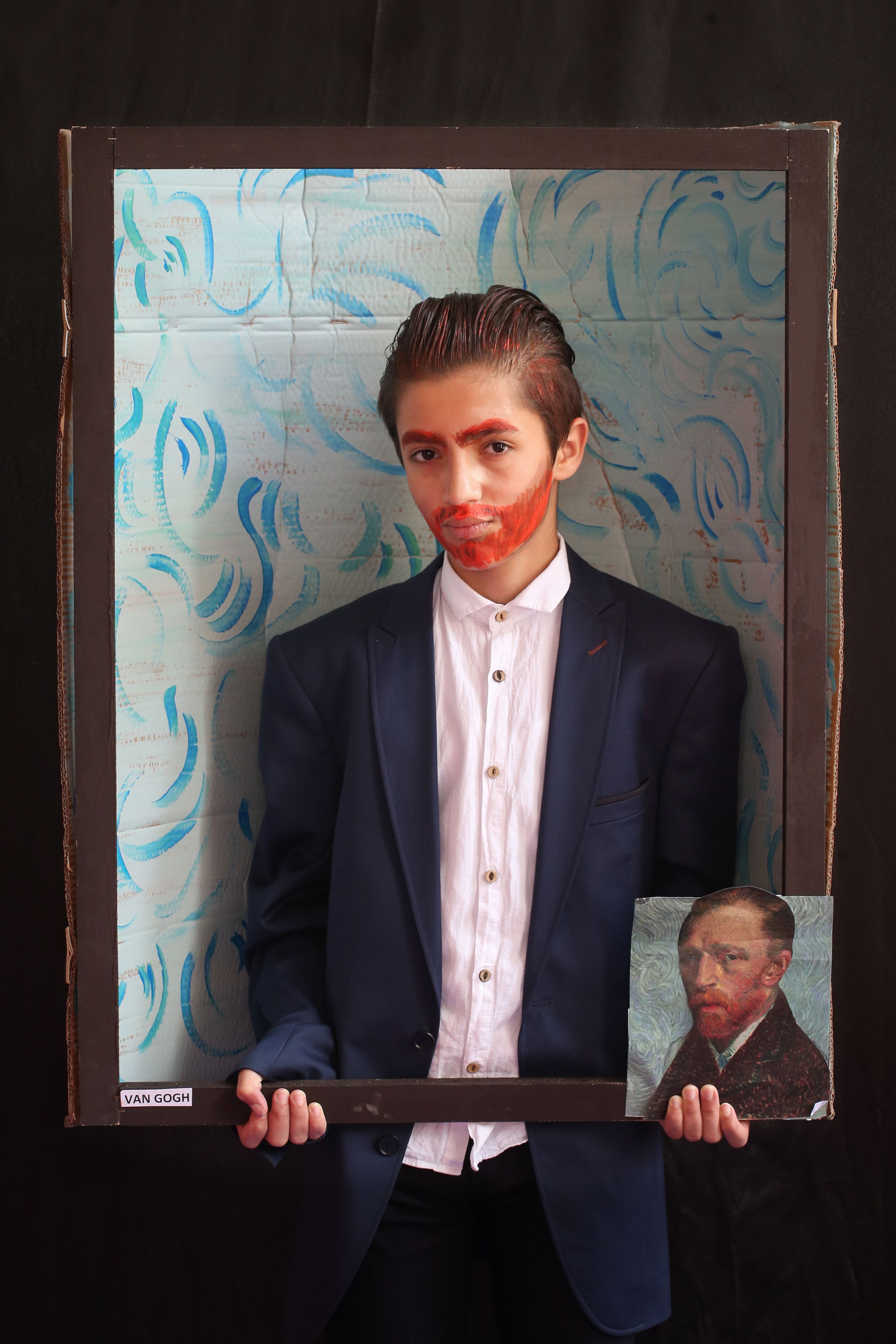 Ardndan rencileriyle dnyaca nl ressamlarn eserlerinde yer alan karakterleri canlandrd.  