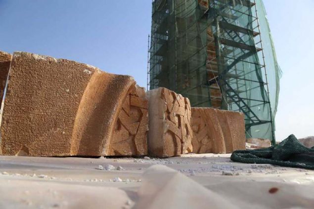 Sleyman Han Camisi ve Ko Camisi'nde bulunan al sslemelerin de zel tekniklerle mzeye tandn dile getiren Ksal, 'Sleyman Han Camisi'nin de aslna uygun bir rneini yeni yerinde ina ederek almamz tamamlayacaz. 