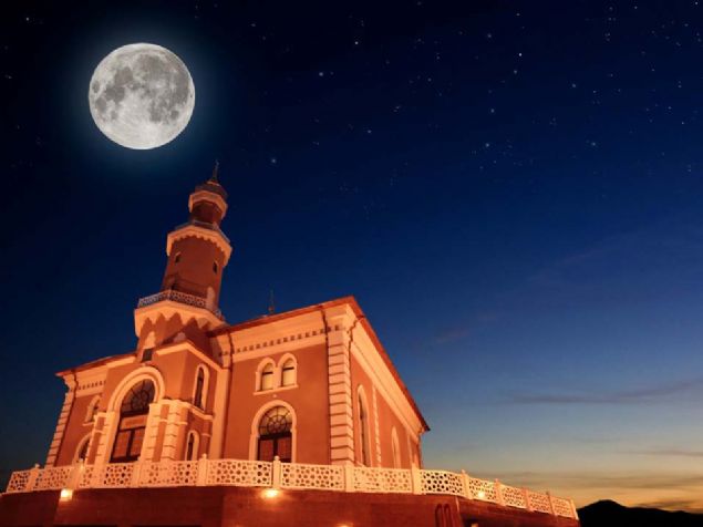 BELARUS, MNSK CAM  <br><br>  Yaklak 100 bin Mslmann bulunduu Belarus'un bakenti Minsk'te ina edilen Minsk Camii'nin klliyesi 2 bin 800 metrekare alana sahiptir.  <br><br>  Yapm tamamlanarak ibadete alan Minsk Camii'nin sadece i ksmnda 2 bin 500 kii ibadet edebiliyor.         