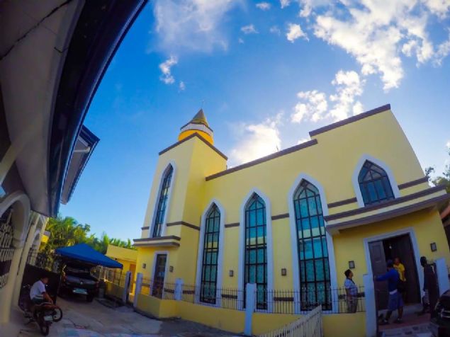 FLPNLER, OSMANLI CAM  <br><br>  Filipinler'de binlerce insann hayatn kaybettii Haiyun tayfunundan en fazla etkilenen yer olan Ormoc ehrinde ina edilen Osmanl Camii, 250 kiinin ayn anda ibadet edebilecei ekilde yapld.  <br><br>  Yapm 2015 ylnda tamamlanan Osmanl Camii, blge halknn kullanmna sunuldu.                 