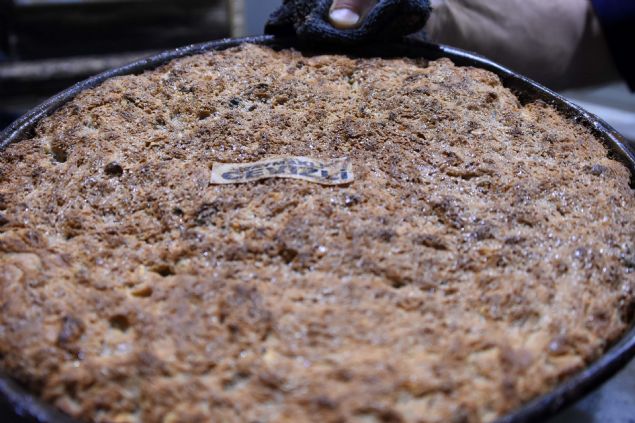 <p> <span style='color: rgb(51, 51, 51); font-family: "Roboto Condensed"; font-size: 19px;'>Baba mesleğini sürdüren pideci Fatih Yemenici ise her çeşit tahinli pide yapabildiklerini söyledi. Yemenici, "Tahinli pide Konya'mıza, Kadınhanı ilçemize has bir lezzettir. Özellikle ramazan ayında tüketilen bir gıdadır. Tahinle ve hamurla yapılan pidemiz; ramazan ayında, sahurda pide olarak, iftarlarda ise çok güzel bir tatlı olarak tüketilen bir lezzettir. </span></p>