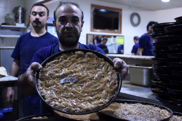 <p> <span style='color: rgb(51, 51, 51); font-family: "Roboto Condensed"; font-size: 19px;'>Hamur ve tahinden yapılan pide, Konya'nın Kadınhanı ilçesine özgü bir lezzet. Ramazan ayında üzerine şerbet dökülerek tatlı olarak yenilebilen veya çayın yanında pide olarak tüketilen tahinle pideye olan ilgi oldukça yüksek. </span></p>