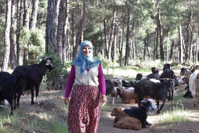 Bunca zorlu yaam mcadelesine ramen yzlerinden glmsemeyi eksik etmeyen ift, mutlu bir hayat srdklerini belirtiyor. 