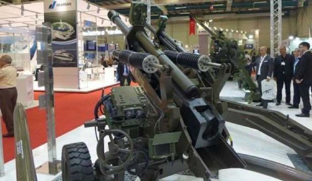 105 milimetrelik obs sisteminin yeniden gelitirilmesi sonucunda ortaya kan silah iin eski silah sisteminin paralar deitirildi.   <br><br>  17 kilometreyi etki altna alabilen silah, 1700 kg arl ile Sikorsky S-70 helikopteriyle harici yk, Chinook CH-47 helikopteriyle de hem harici hem dahili yk olarak tanabiliyor      