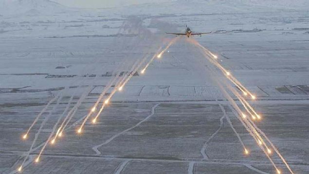 lk at tecrbesi Konya Karapnar'da ROKETSAN'n LUMTAS fzesiyle gerekletirilen Hrku-C'nin yeni zellikler ve farkl mhimmatlarla testleri devam ediyor.   <br><br>  Uan Kahramankazan'da yaplan uuta kendini koruma zellii baaryla test edildi. <br><br>  Hrku, eitim ua olma yannda artk silahlar ve korunma sistemleriyle yakn hava destei grevine de hazr hale gelmeye balad.                 