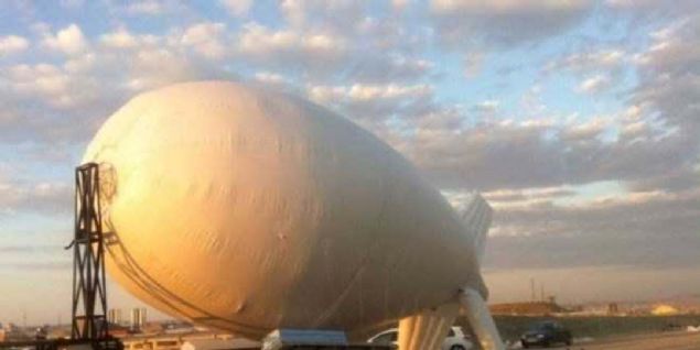 Milli imkanlarla retilen insansz balon sistemi 'Doruk', kamera sistemiyle geni alanda gzetleme yeteneine sahip.   <br><br>  Yerden 300 ve 1000 metre irtifaya kadar kabilen ve kesintisiz 1 hafta havada kalabilen balon, snr gvenliinin yan sra, afet ve acil durumlarda haberleme, orman yangnlarn gzetlenme ve limanlarn izlenmesi gibi alanlarda da kullanabilecek. 