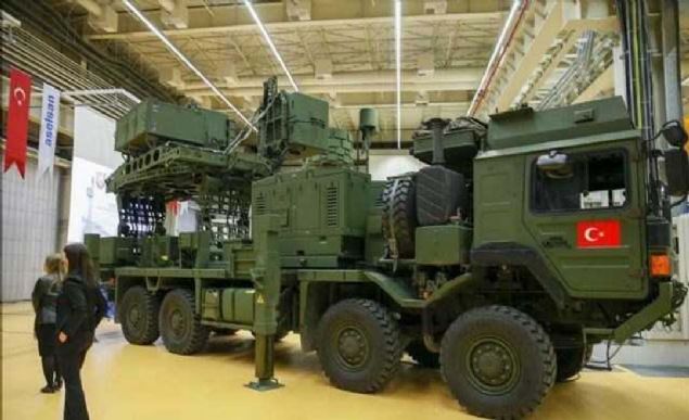 KORAL   <br><br>  ASELSAN tarafndan zgn olarak gelitirilen, hedef lke radarlarn kartrlp aldatlmasn ve i yapamaz hale getirilmesini salayan 'KORAL' Mobil Elektronik Harp Sistemi, Hava Kuvvetleri Komutanlna teslim edildi.              