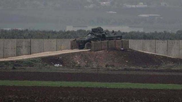 Trk yapm cihazlarn yer ald elektronik sistem sayesinde snra yaklaan HA, ara veya insanlar tespit edilip, komuta merkezi uyarlyor.  <br><br>  Snrda kaydedilen tm grntler tek merkezde toplanlyor ve kameralar tehdit oluturan nesneye otomatik odaklanyor. Radar kartrc cihazlarn da bulunduu sistem, her trl tehditte komuta merkezindeki gvenlik glerine bilgi aktaryor.                 