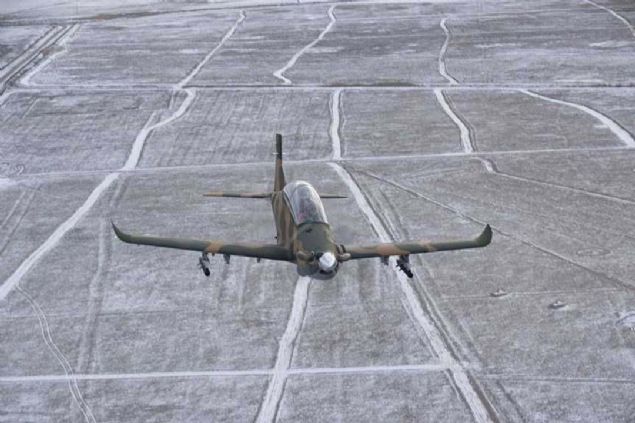 SLAHLI HRKU'A KENDN KORUMA YETENE   <br><br>  Trk Havaclk ve Uzay Sanayii tarafndan gelitirilen Hrku, Hava Kuvvetleri Komutanlnn eitim ihtiyacn karlamann yan sra Kara Kuvvetleri Komutanl ve Jandarma Genel Komutanlna operasyon blgesinde yakn hava destei salamas iin gelitiriliyor.  <br><br>  Bu kapsamda her iki komutanlkla almalar devam ediyor. Silahlandrlan Hrku-C ua iin 3 farkl varyant zerine gelitirme sreleri devam ediyor.   <br><br>  Buna gre, maliyet etkin ve takvim olarak teslimat hzl olabilecek varyantlara da kullanclarla allyor.                 