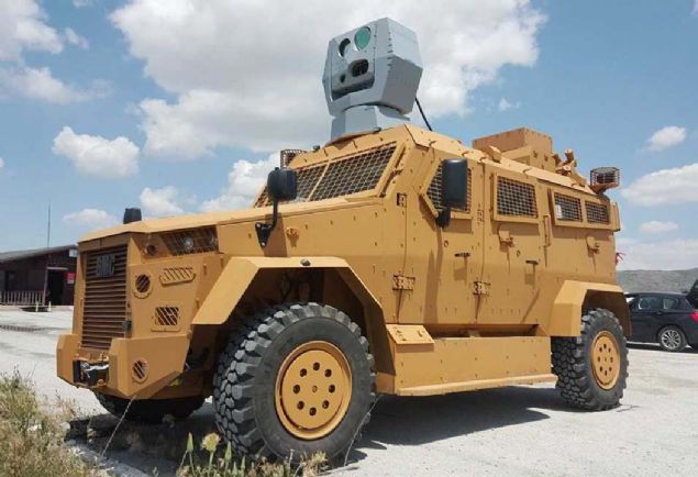 ASELSAN'DAN HA'LARA KARI 'LAZER SAVUNMA SSTEM'   <br><br>  Trk Silahl Kuvvetleri Glendirdirme Vakf kuruluu olan ASELSAN'n lazer savunma sistemleri programnn son aamasnda saha testleri yapld.   <br><br>  LSS ad verilen sistem, arazi ve meskun mahal kullanm iin zrhl ara zerine entegre edildi.      