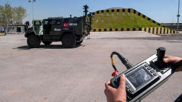 Gvenlik glerinin kullanmna sunulan insansz kara aralarnn eidi ve says artrlacak.  <br><br>  Trkiye'de insansz sistemlerin gelitirilmesi ve Trk Silahl Kuvvetleri envanterine girmesi ynndeki almalar, dnyadaki gelimelere paralel olarak 2000'li yllarn banda younlat.   <br><br>  almalar sonucu eitli insansz hava ve kara arac, gvenlik gleri tarafndan operasyonel olarak kullanlmaya baland.  <br><br>  Geen srede ise askeri ve sivil alanda insansz sistemlere olan ihtiya hzla artt. 