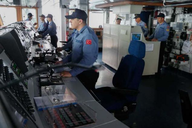 Gemide 15 tonluk genel maksat helikopterinin ini ve kalkna olanak salayacak helikopter platformu yer alyor.   <br><br>  Ykleme ve boaltma ilemlerini salayabilmek amacyla geminin  tarafnda birer kapak bulunuyor.  <br><br>  Gemide ayrca her biri 8 ton yk veya 40 kii tayabilen, 20+ knot srat yapabilen 4 LCVP karma arac yer alyor.        