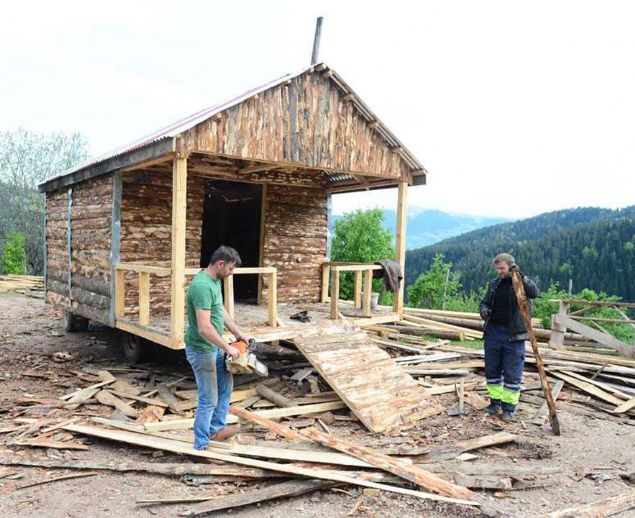 Kenan Bayraktar, Kulakkaya Yaylas�'nda y�resel �r�n sat��� yapaca��n� s�yleyerek, ilerleyen zamanlarda kara lahana �orbas� sat��� da yapmak istedi�ini aktard�. 
