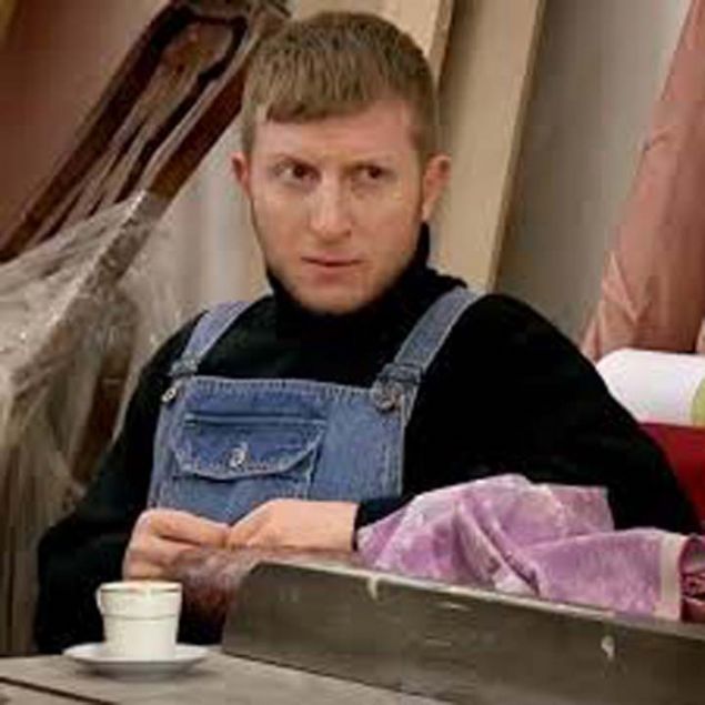 Gvenlik kamera grntlerine de yansyan olayda Cem . ile birlikte arac alan dier pheliyi arama almalar ise devam devam ediyor. 