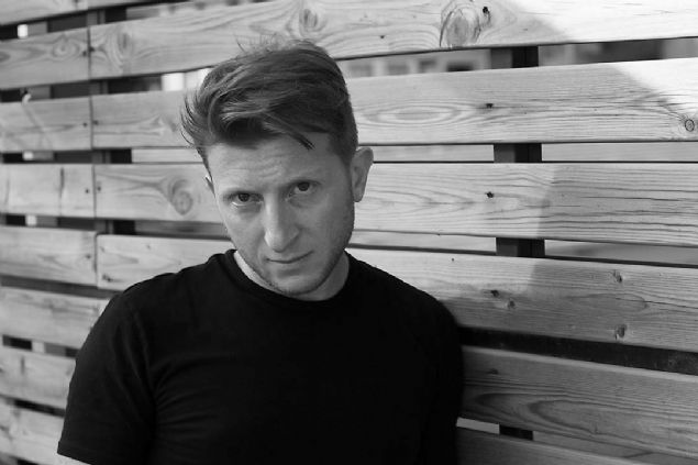 9 Mays gn nl oyuncunun Kadky'deki evine giren hrszlar, nce kontak anahtarn, ardnda da arabasn ald. 