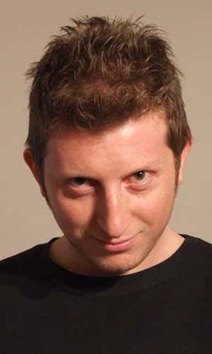 Arata yaplan aramada, sahte plakalar, hrszlk olaylarnda kullanlan tornavida, ngiliz anahtar, plastik kartlar ve kerpeten ele geirildi. 