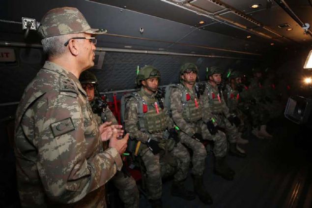 te yandan, 4. Kolodu Komutan Korgeneral Ali Sivri ile Azerbaycan, ABD, Grcistan, Pakistan, talya, Romanya ve Katar'dan gelen 7 lkenin askeri temsilcileri tatbikata katlarak icra edilen operasyon hakknda bilgi ald. 