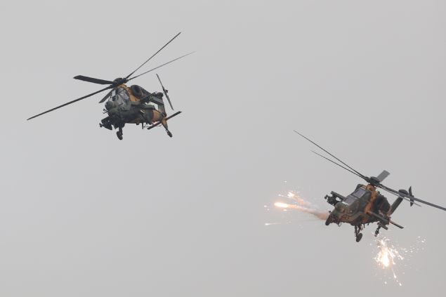 Dman blgesine helikopterle indirilen toplarla ise blgenin hakim noktasndaki hedefler vuruldu.   