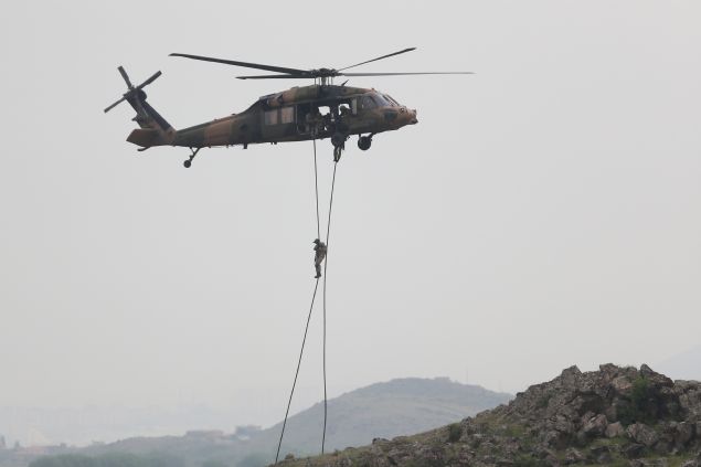 Ayrca 31 ABD'li parat kendi lkelerine ait uaktan atlay gerekletirdi.   