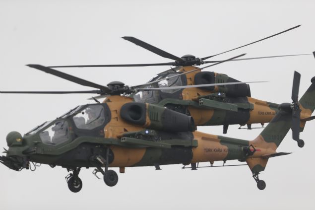 Chinook tipi iki helikopterin de kullanld tatbikat, 4. Kolordu Komutan Korgeneral Ali Sivri, Kayseri Garnizon Komutan Tugeneral Ercan Teke, askeri yetkililer ve 33 lkeden 39 askeri atee izledi.   