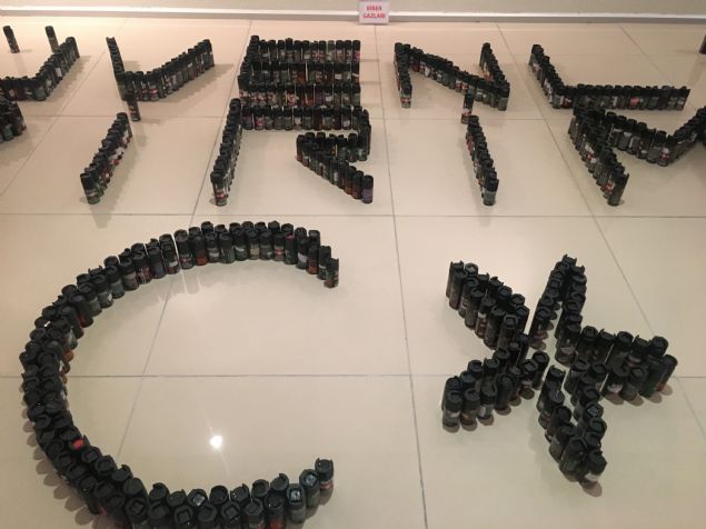 SU ALETLER MUHAFAZA ALTINA ALINIYOR    Sergilenen su aletlerine ilikin aklama yapan Anadolu Cumhuriyet Basavcvekili Uur Segin, Anadolu Adalet Saray'nn toplam 14 ilede yaklak 6 milyon vatandaa hizmet verdiini syledi.  