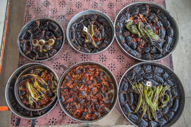 Sahurda dahi uzun kuyruklarn olutuu ta frnlarda pien birbirinden lezzetli yemekler, midelere bayram yaptrrken, frnclarn youn mesai harcamasna neden oluyor.     
