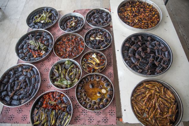 Durmu, ramazanda her gn ortalama 200 tepsinin zerinde yemek kardklarn anlatarak, 'Saat 15.30'dan 20.00'ye kadar aralksz alyoruz. Sahurda ise 00.30'da balayp sabah ezanna kadar alyoruz.' dedi.     