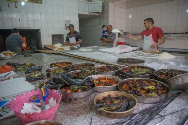Merkez Haliliye ilesine bal Balarba Mahallesi'nde ta frn ileten Mehmet Durmu, AA muhabirine yapt aklamada, ramazanda yaanan younluk nedeniyle zaman zaman talepleri karlamakta zorlandklarn ifade etti.     